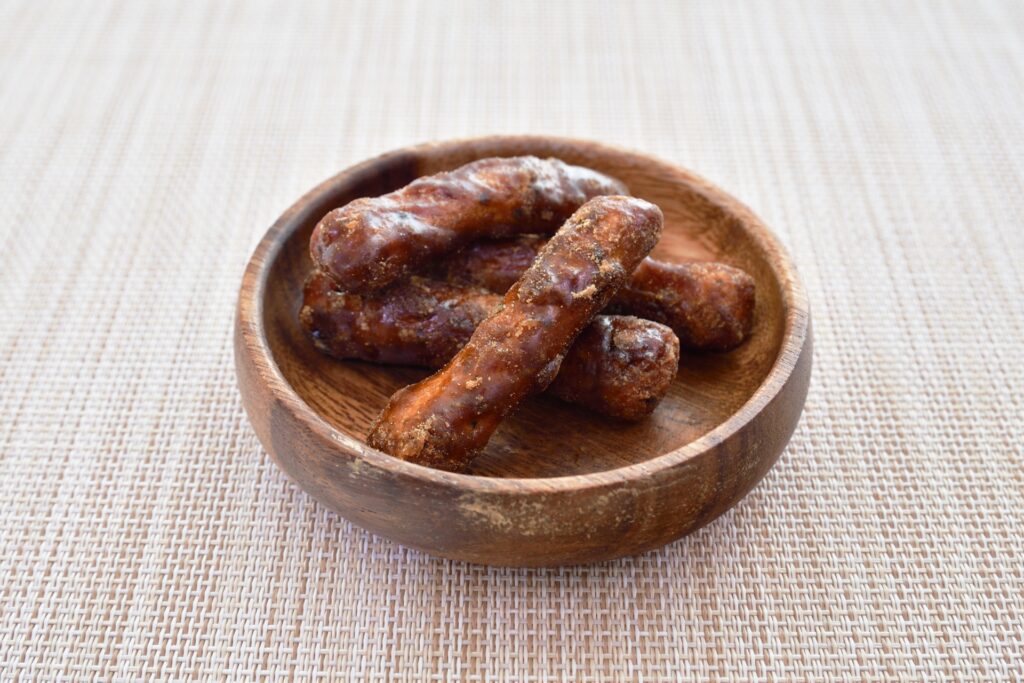  Karintou-snack made of brown sugar in a bowl