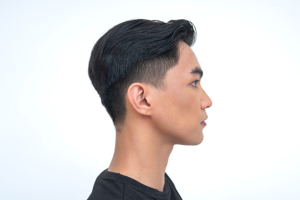 Side profile of a men’s haircut showing clean shape, top volume and a balanced silhouette